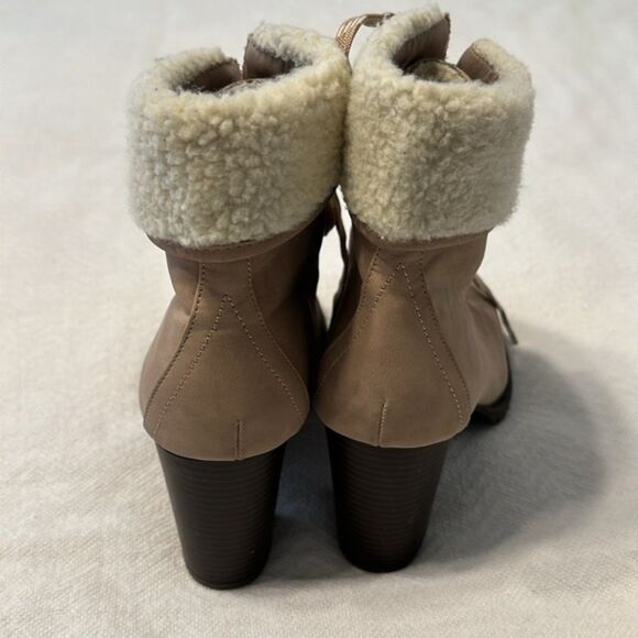 Torrid Foldover Lace Up Shearling Combat Bootie Block Heels Womens 8 W Tan New - Picture 5 of 13
